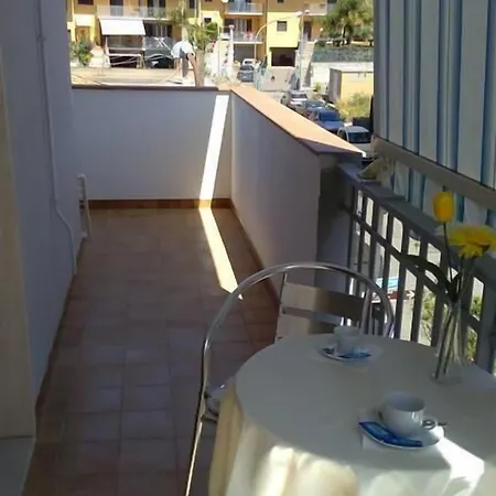 Couette-café Mimosa 4*