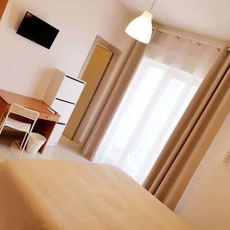 Couette-café Mimosa 4*